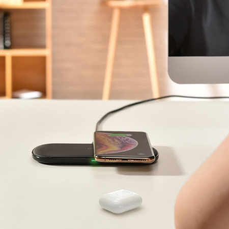 Choetech 2w1 ładowarka bezprzewodowa Qi do telefonu / słuchawek Airpods 2 z 5 cewkami ładującymi 10W czarny (T535-S (H))