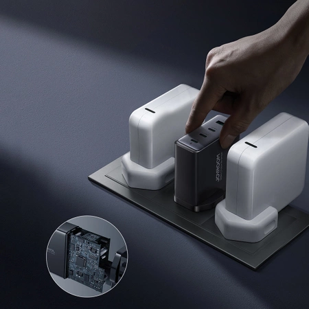 Ładowarka GaN UK Joyroom JR-TCG05UK 140W 3x USB-C USB-A + kabel USB-C / USB-C 240W 1.2m