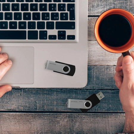 GOODRAM PENDRIVE 16 GB USB 3.2 GEN 1 DO KOMPUTERÓW STACJONARNYCH Z TEKSTURĄ