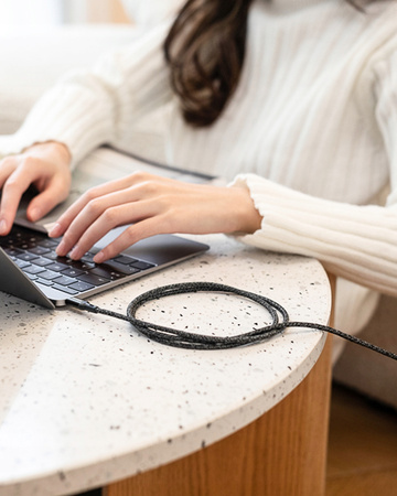 INNOSTYLE POWERFLEX ULTRA KABEL USB-C SZYBKIE ŁADOWANIE THUNDERBOLT 10GBPS 100W KEVLAR 2M CZARNY