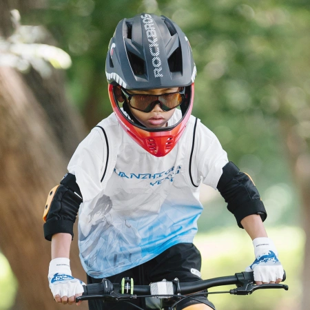 Kask rowerowy Rockbros TT-32006 Shark dziecięcy z odpinaną szczęką rozmiar S (48-52) - czarny