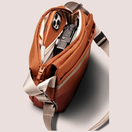 Torba UNIQ Crossbody Denver 5L - niebieska