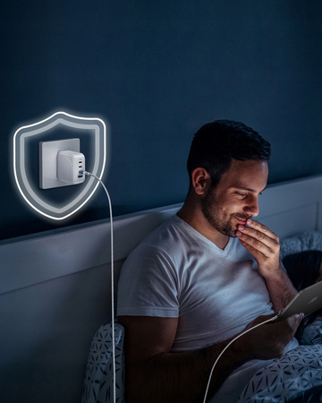 INNOSTYLE SUPER CUBE MOCNA SZYBKA ŁADOWARKA GAN PODRÓŻNA EU US UK AU 4X USB USB-C 100W BIAŁA