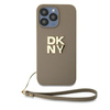 DKNY ETUI HARDCASE DO IPHONE 15 PRO MAX 6.7 Z METALOWYM LOGO I RĘKAWKIEM